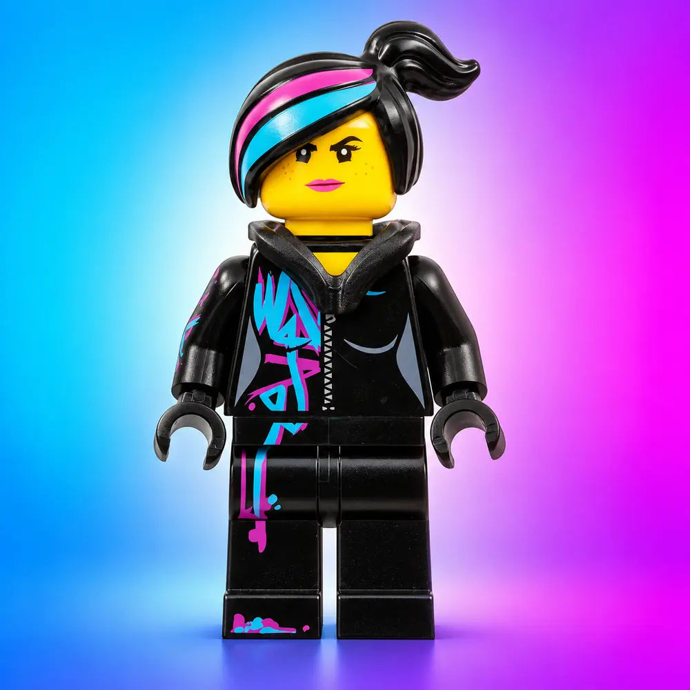 LEGO® Movie minifiguur Lucy Wyldstyle tlm027 met zwart pak en roze en blauwe haaraccenten