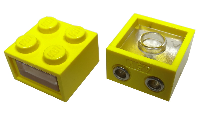 Part 08010cc01 - Electric, Light Brick 4.5V 2 x 2 with 2 Plug Holes, Trans-Clear Smooth Lens - De BrickPlaats