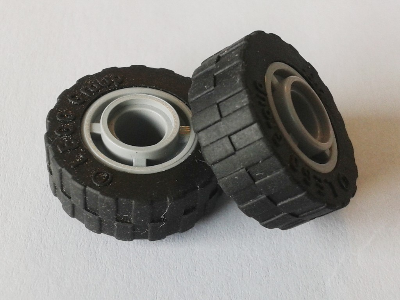 Part 42610c04 - Wheel 11mm D. x 8mm with Center Groove with Black Tire 17.5mm D. x 6mm with Shallow Staggered Treads (42610 / 42611) - De BrickPlaats