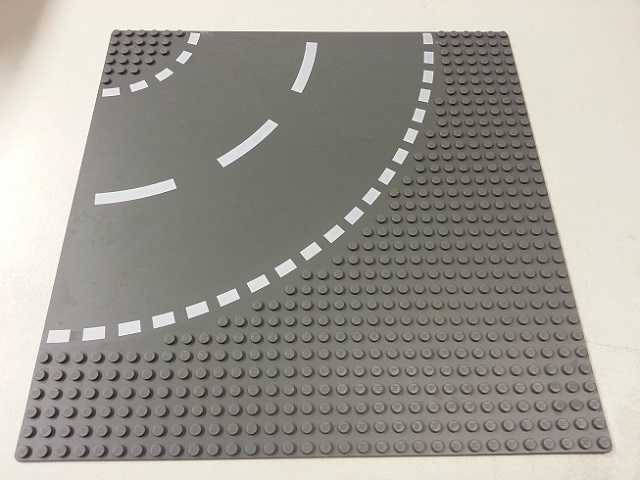 Part 44342px2 - Baseplate, Road 32 x 32 6-Stud Curve with White Dashed Lines Pattern - De BrickPlaats