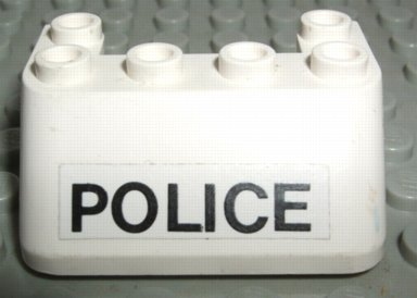 Part 4866pb01 - Windscreen 3 x 4 x 1 1/3 with 6 Studs on Top with POLICE Pattern (Sticker) - Set 6676 - De BrickPlaats