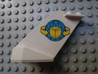 Part 4867pb04 - Tail Wedge with Box and Arrows and Globe Pattern - De BrickPlaats