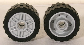 Part 55981c01 - Wheel 18mm D. x 14mm with Pin Hole, Fake Bolts and Shallow Spokes with Black Tire 24 x 14 Shallow Tread (55981 / 30648) - De BrickPlaats