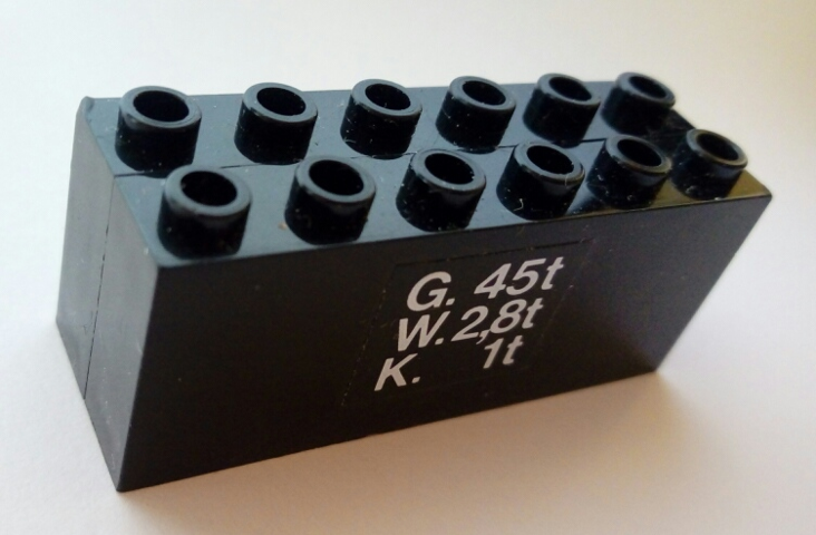 Part 73090apb01 - Brick, Modified 2 x 6 x 2 Weight - Bottom Openings, Center Seam on Ends with White 'G. 45t W. 2,8t K. 1t' Pattern (Sticker) - Set 7727 - De BrickPlaats