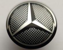 Part 75902pb19 - Minifigure, Shield Circular Convex Face with Silver Grille and Mercedes-Benz Logo Pattern - De BrickPlaats