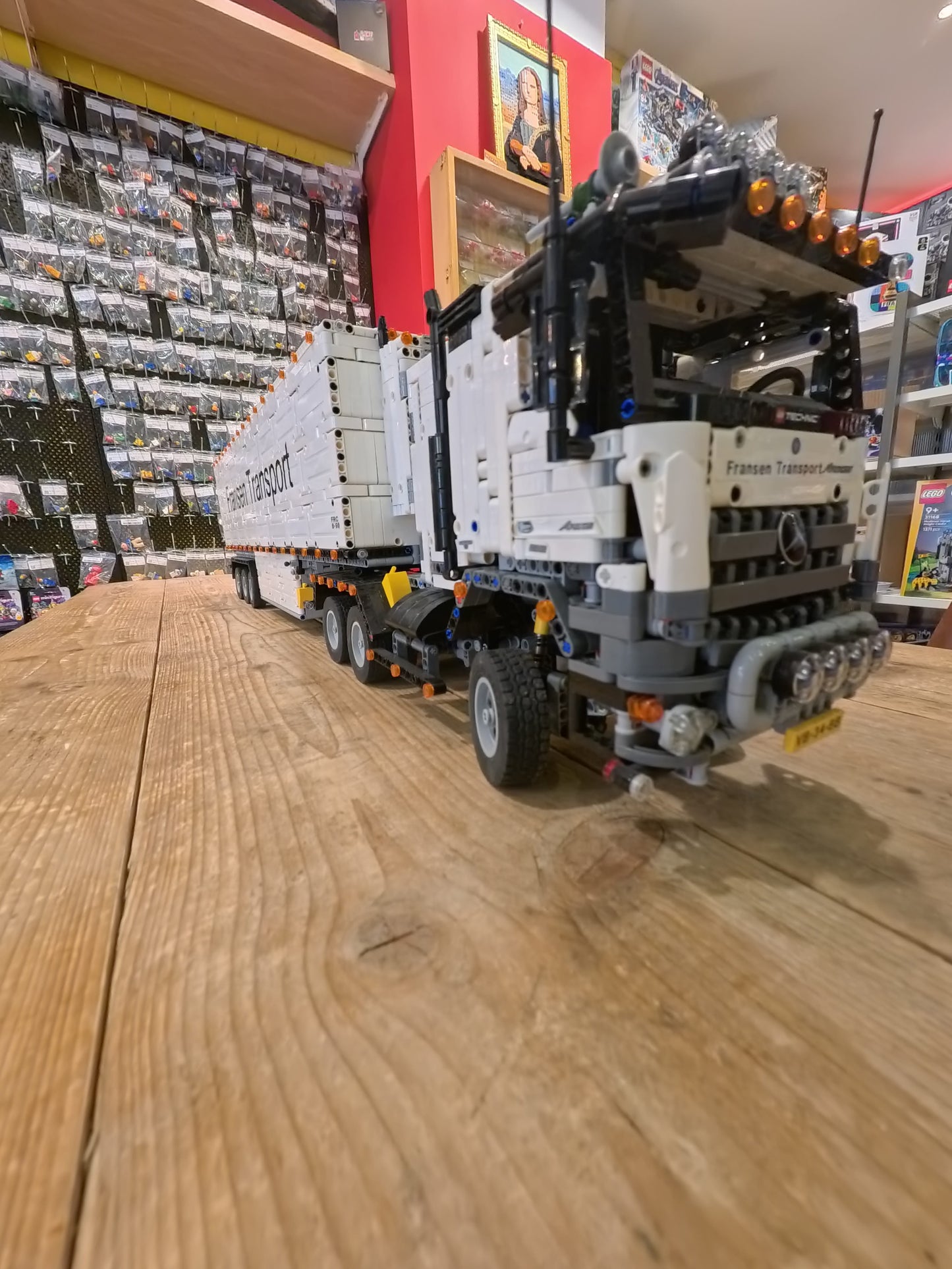 LEGO® MOC Mercedes Arocs 3245 | Met koeltrailer