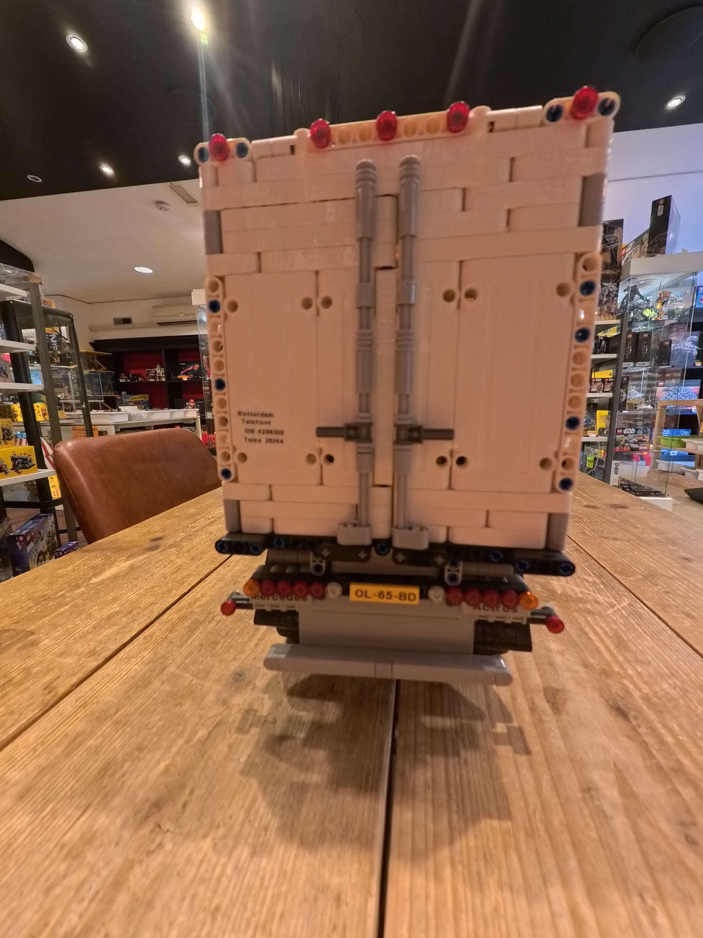 LEGO® MOC Mercedes Arocs 3245 | Met koeltrailer