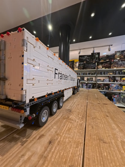LEGO® MOC Mercedes Arocs 3245 | Met koeltrailer