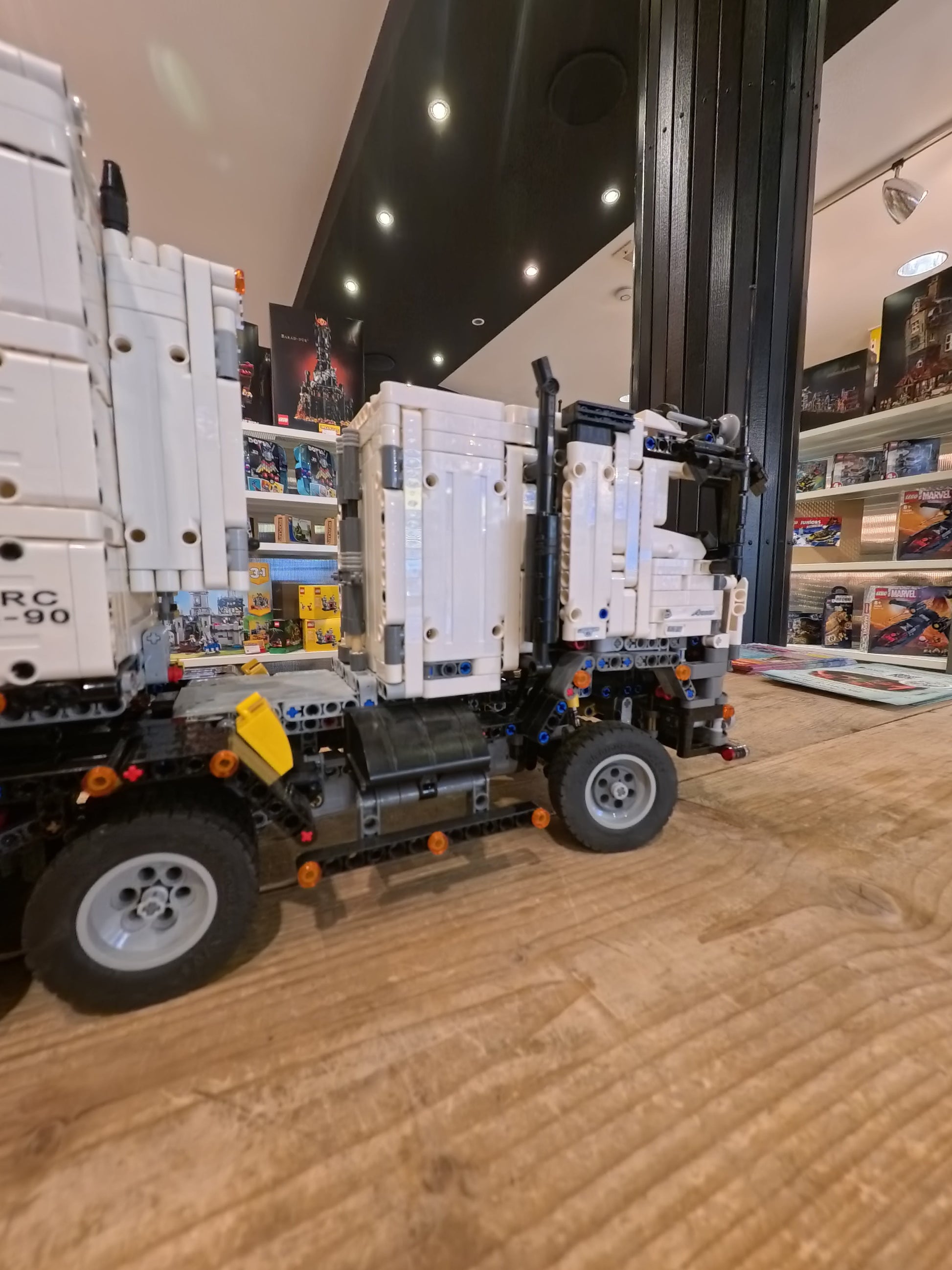LEGO® MOC Mercedes Arocs 3245 | Met koeltrailer