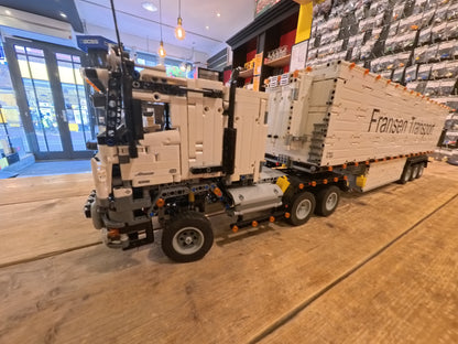 LEGO® MOC Mercedes Arocs 3245 | Met koeltrailer
