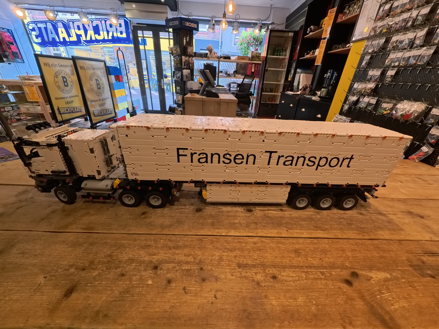 LEGO® MOC Mercedes Arocs 3245 | Met koeltrailer