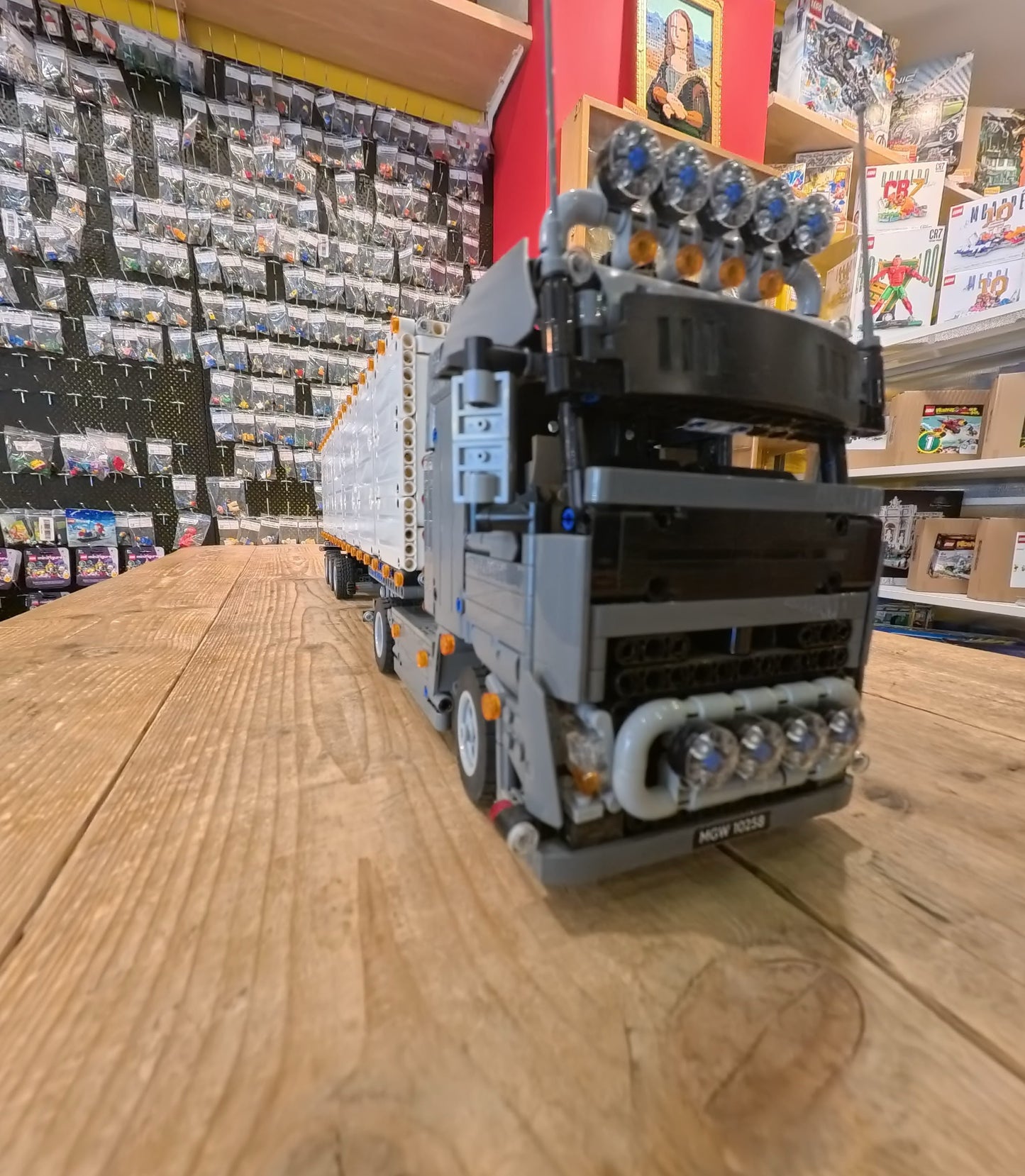 LEGO® MOC Volvo vrachtwagen met trailer