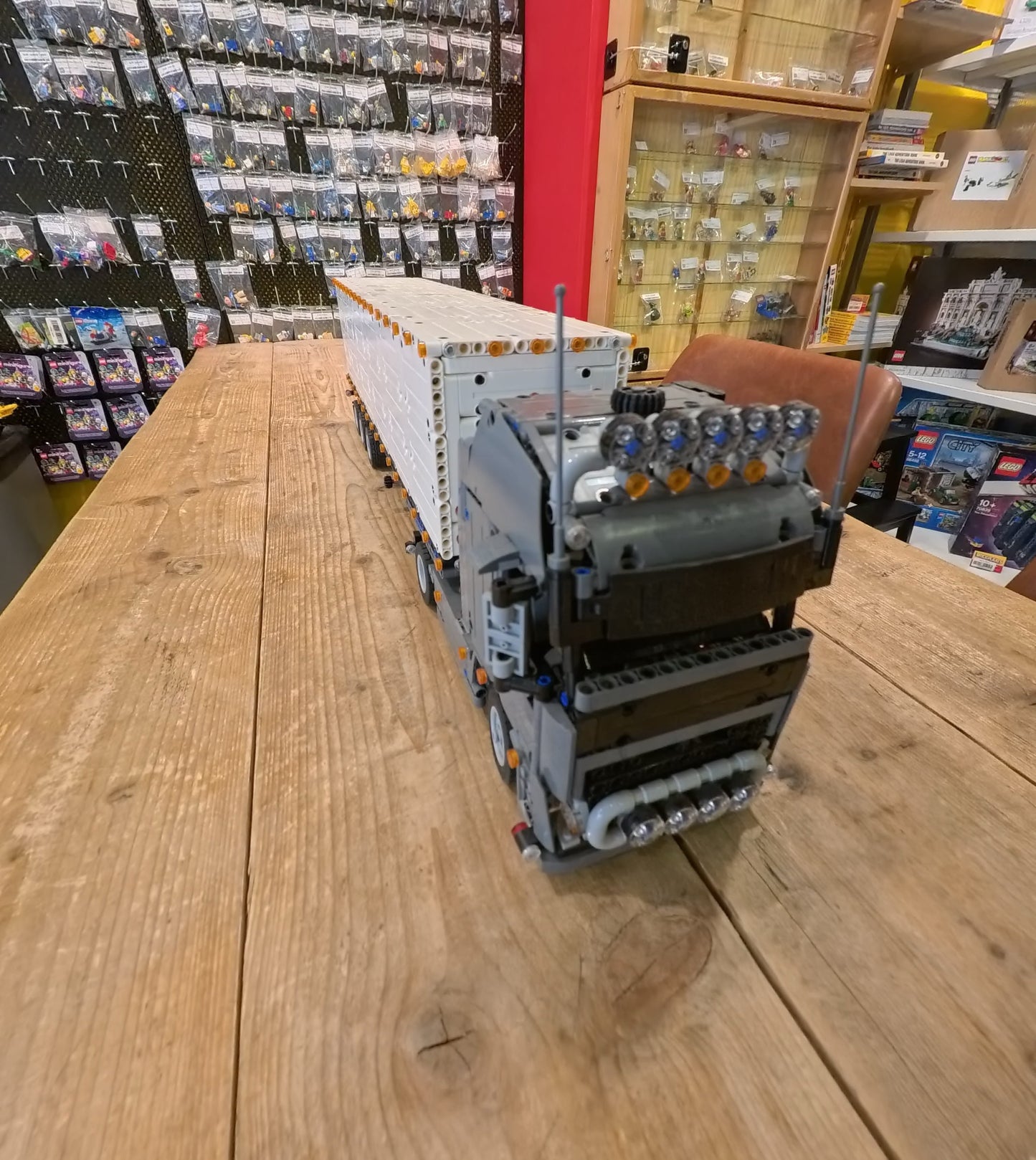 LEGO® MOC Volvo vrachtwagen met trailer