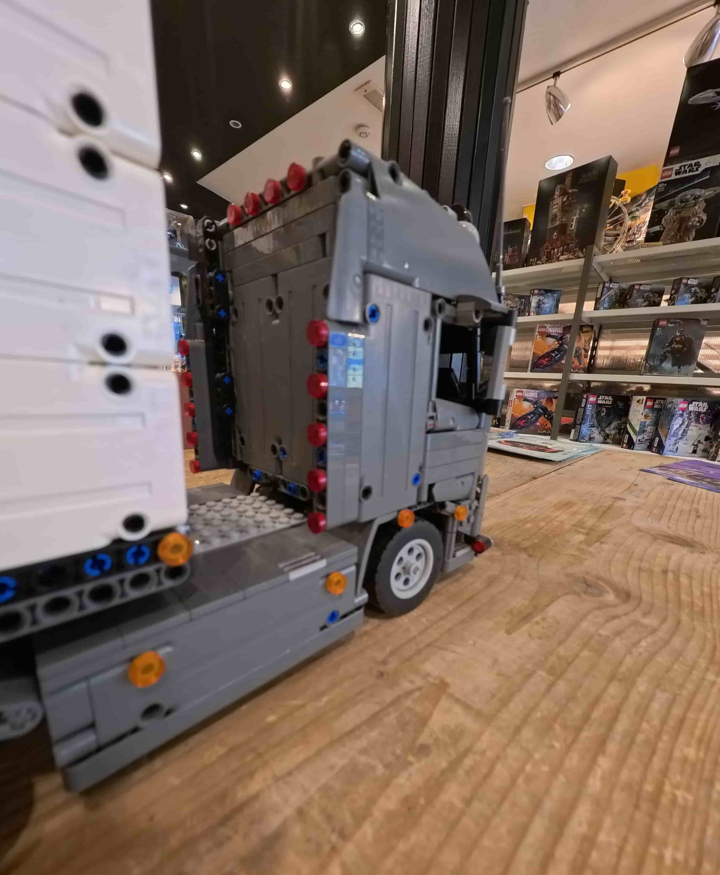 LEGO® MOC Volvo vrachtwagen met trailer