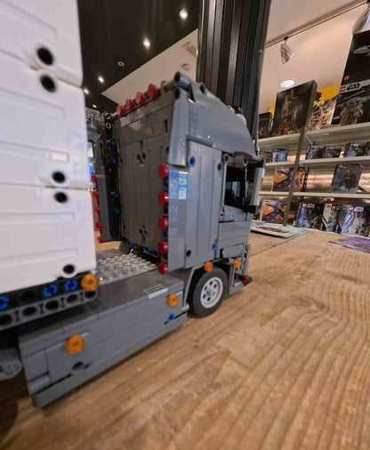 LEGO® MOC Volvo vrachtwagen met trailer