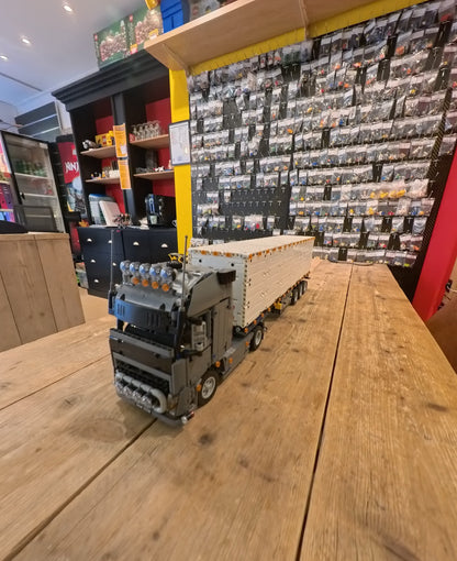LEGO® MOC Volvo vrachtwagen met trailer
